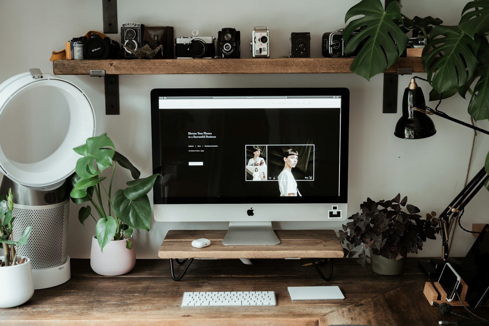 silver imac on brown wooden table